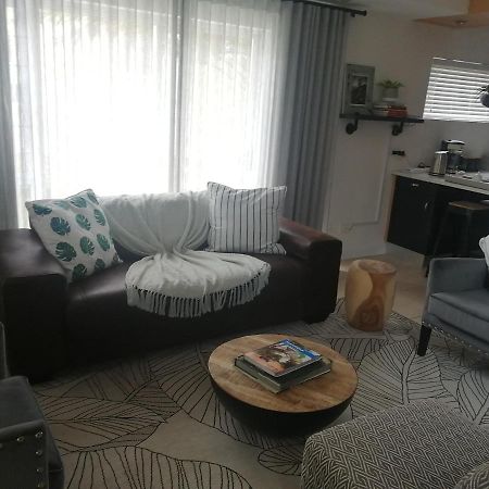 Апартаменты Waterfront Estate Self Catering F10 Свакопмунд Экстерьер фото