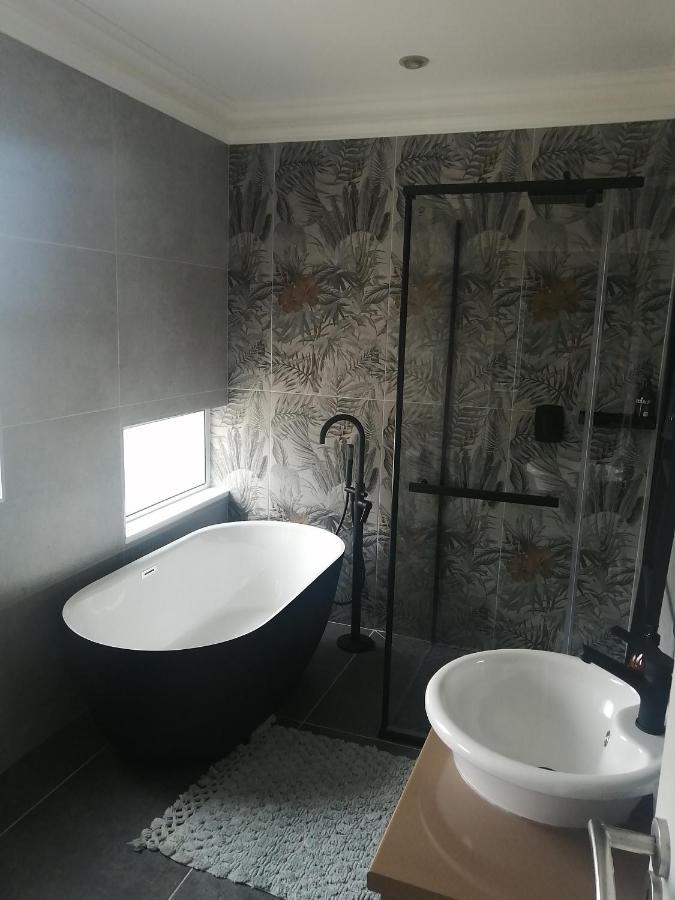 Апартаменты Waterfront Estate Self Catering F10 Свакопмунд Экстерьер фото